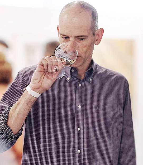 Το NouPou συνεργάζεται με τον Σίμο Γεωργόπουλο και παρουσιάζει το Athens Riviera Premium Wine List