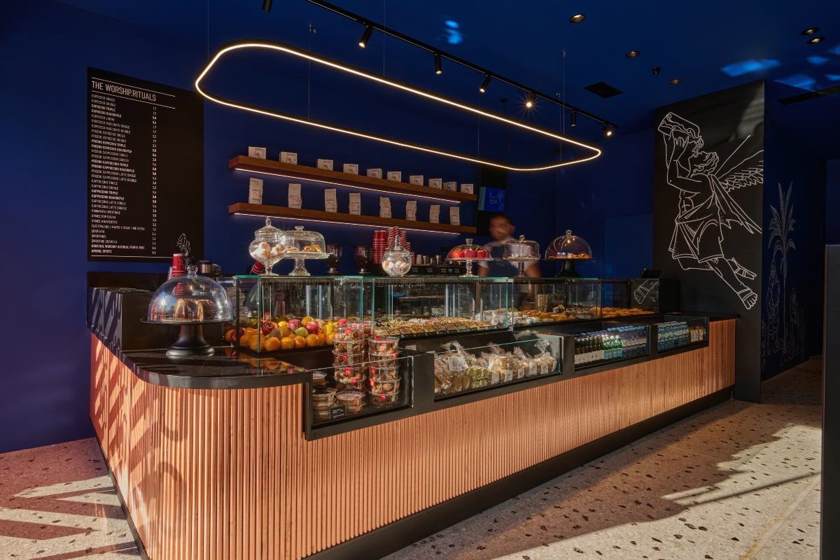 Worship Coffee: Η απόλυτη ιεροτελεστία του καφέ – ή, αλλιώς, όταν παίρνεις τον καφέ σου πολύ σοβαρά