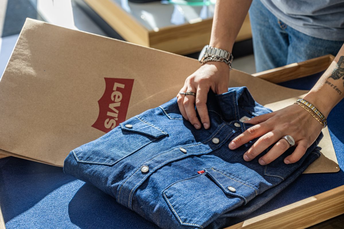 Στη Levi’s της Γλυφάδας για τα… απαραίτητα των γιορτών