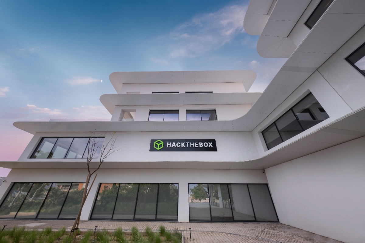 QProject: Μέσα στο νέο σύγχρονο κτίριο γραφείων για τη Hack the Box στο Παλαιό Φάληρο