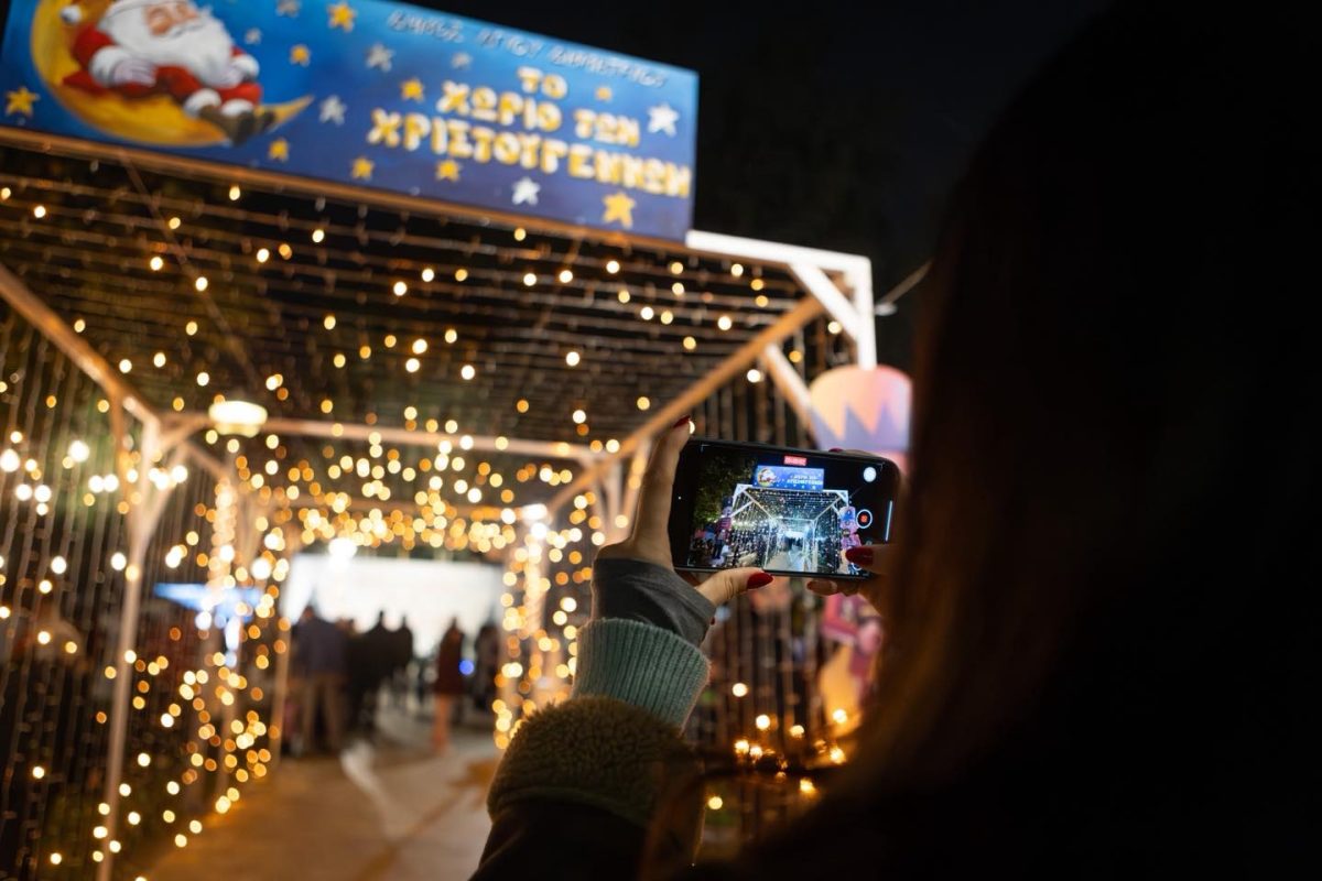Άγιος Δημήτριος: Χριστουγεννιάτικο χωριό στην πλατεία Άρη Βελουχιώτη