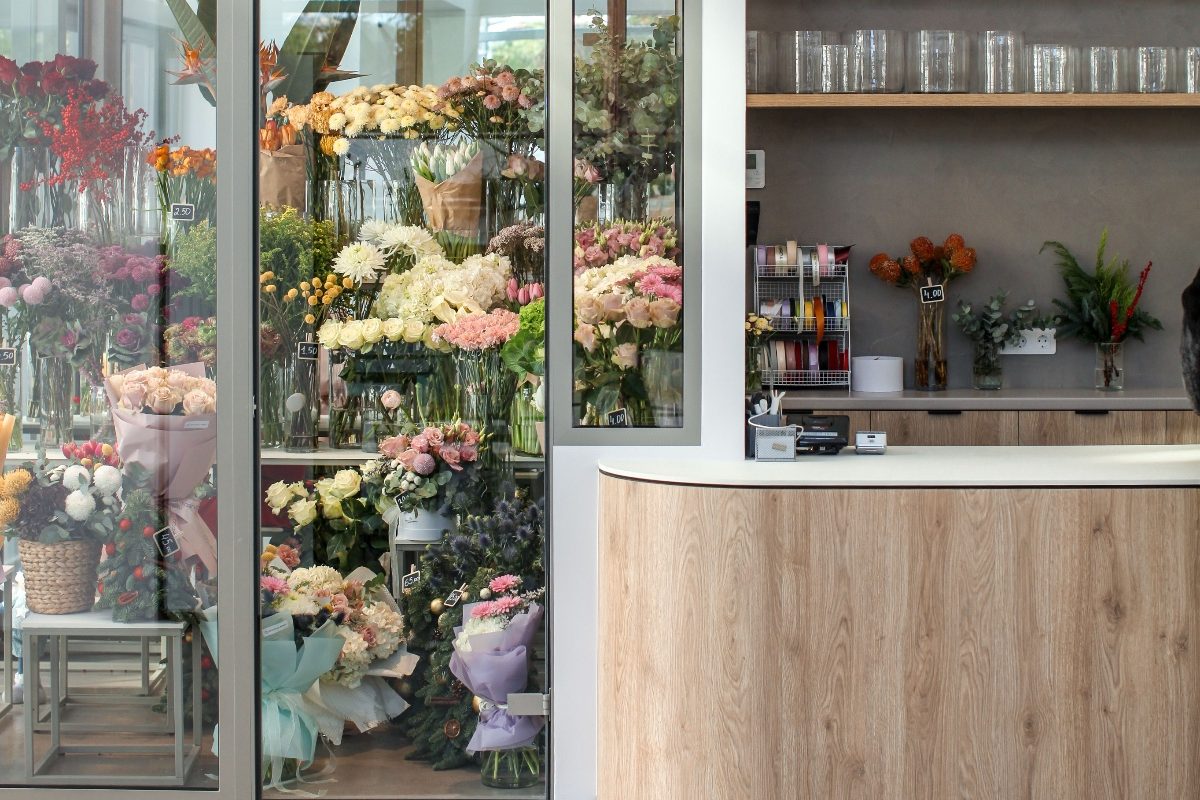 Botaniq Brew: Η Γλυφάδα μόλις απέκτησε το πρώτο της flower specialty coffee shop