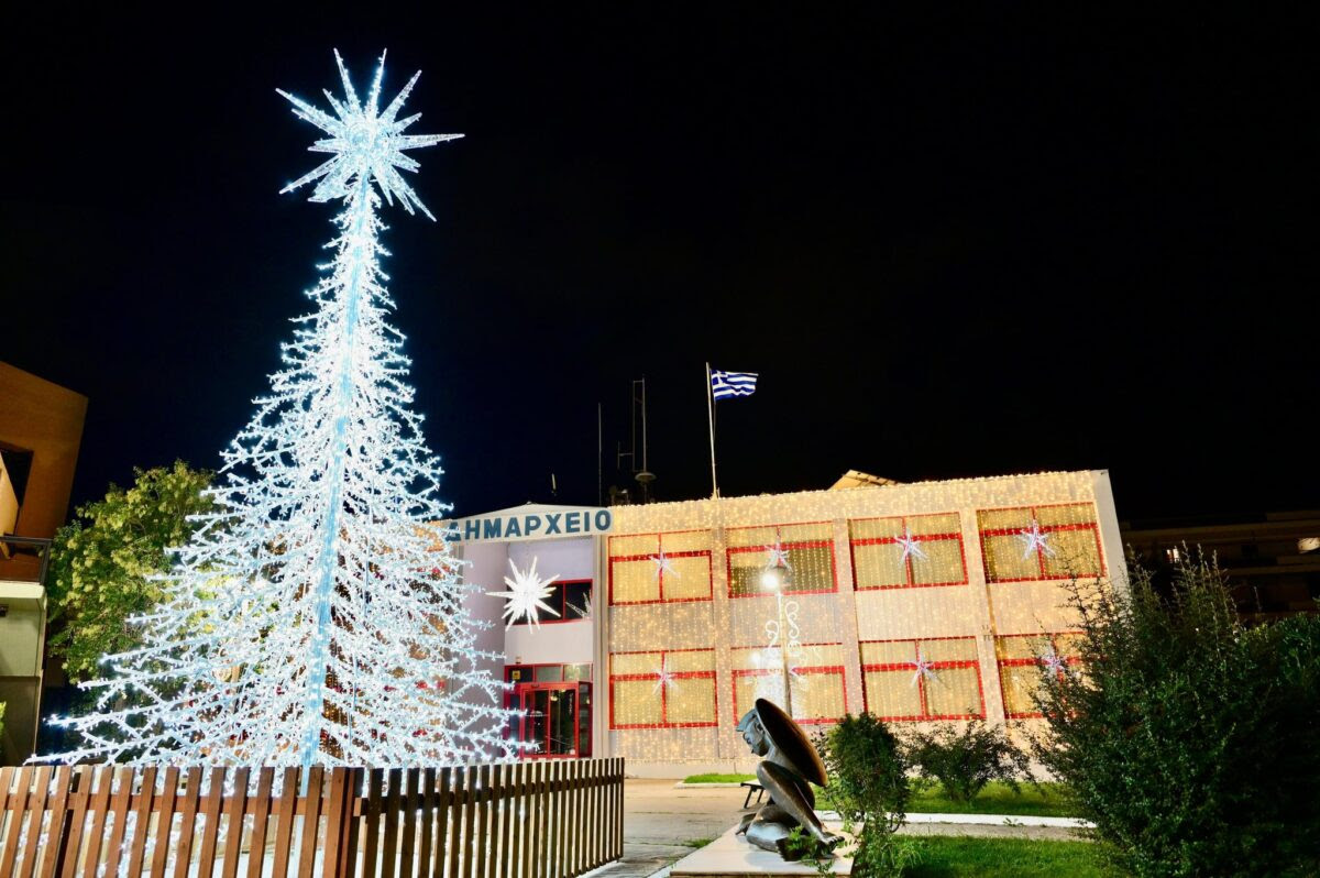 Δήμος Ελληνικού-Αργυρούπολης: Άναμμα χριστουγεννιάτικου δέντρου του με συναυλία της Έλλης Κοκκίνου