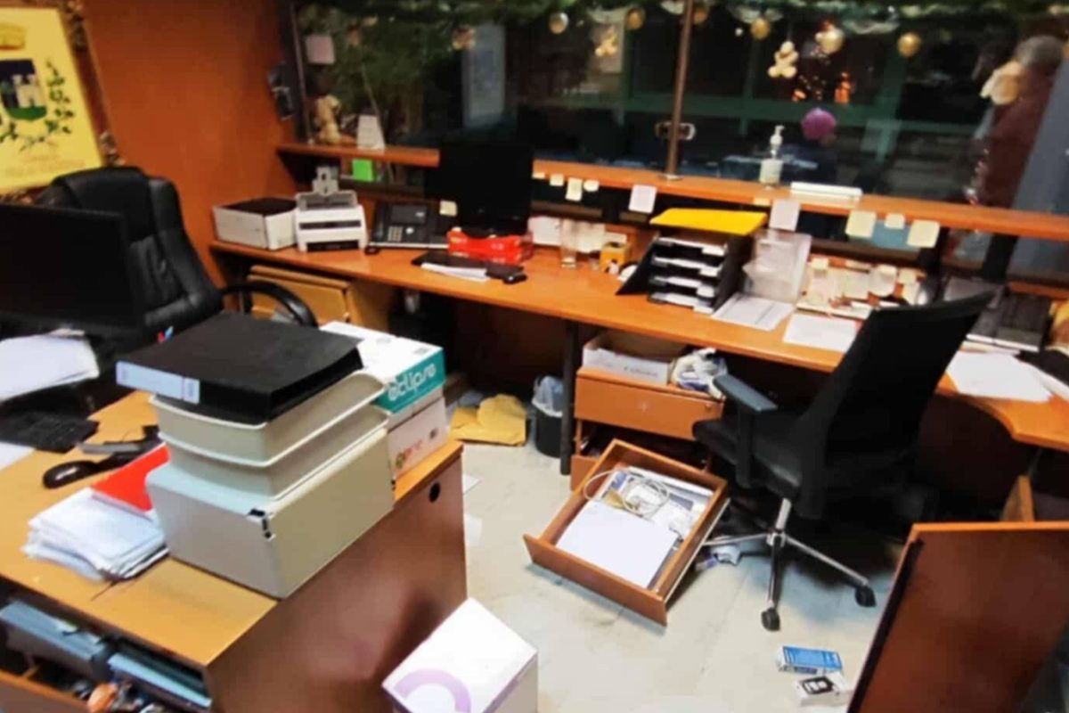 Διάρρηξη στο δημαρχείο Σαρωνικού – Σε εξέλιξη η έρευνα για τον εντοπισμό των δραστών