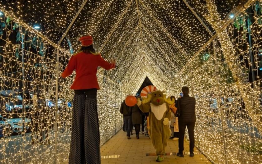 Το μεγαλύτερο Christmas Street Party έρχεται στη Γλυφάδα
