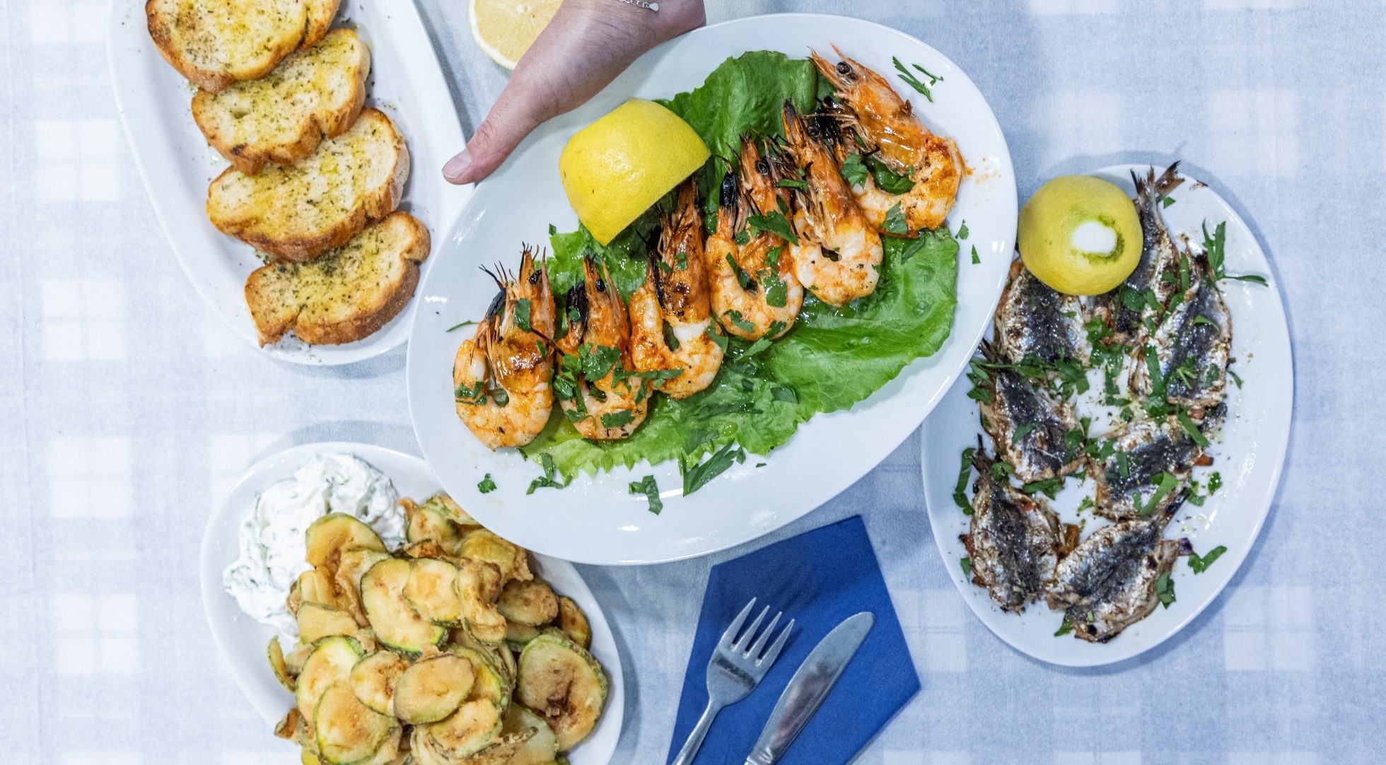 Μπακαλιαράκι: Η ψαροταβέρνα στο Παλαιό Φάληρο που είναι πάντα γεμάτη