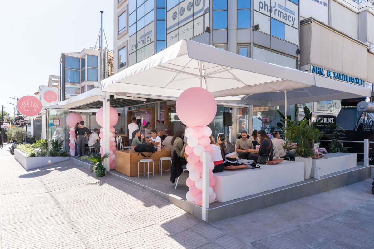 Overoll the Brunch Spot: Το αγαπημένο κρουασάν της πόλης περνά σε μια νέα, all-day εποχή στη Γλυφάδα
