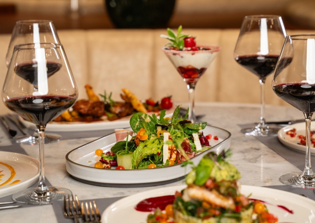 Papagalos Greece: Η νέα γαστρονομική άφιξη στη Γλυφάδα ήρθε από το Dubai