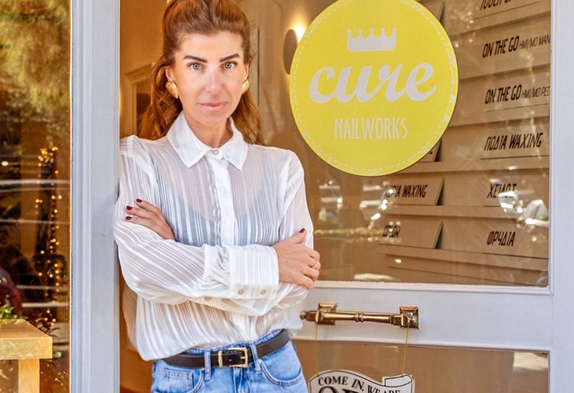 Μίνα Χαλδεάκη: Η δημιουργός των Cure NailWorks δίνει χρώμα στη γυναικεία επιχειρηματικότητα