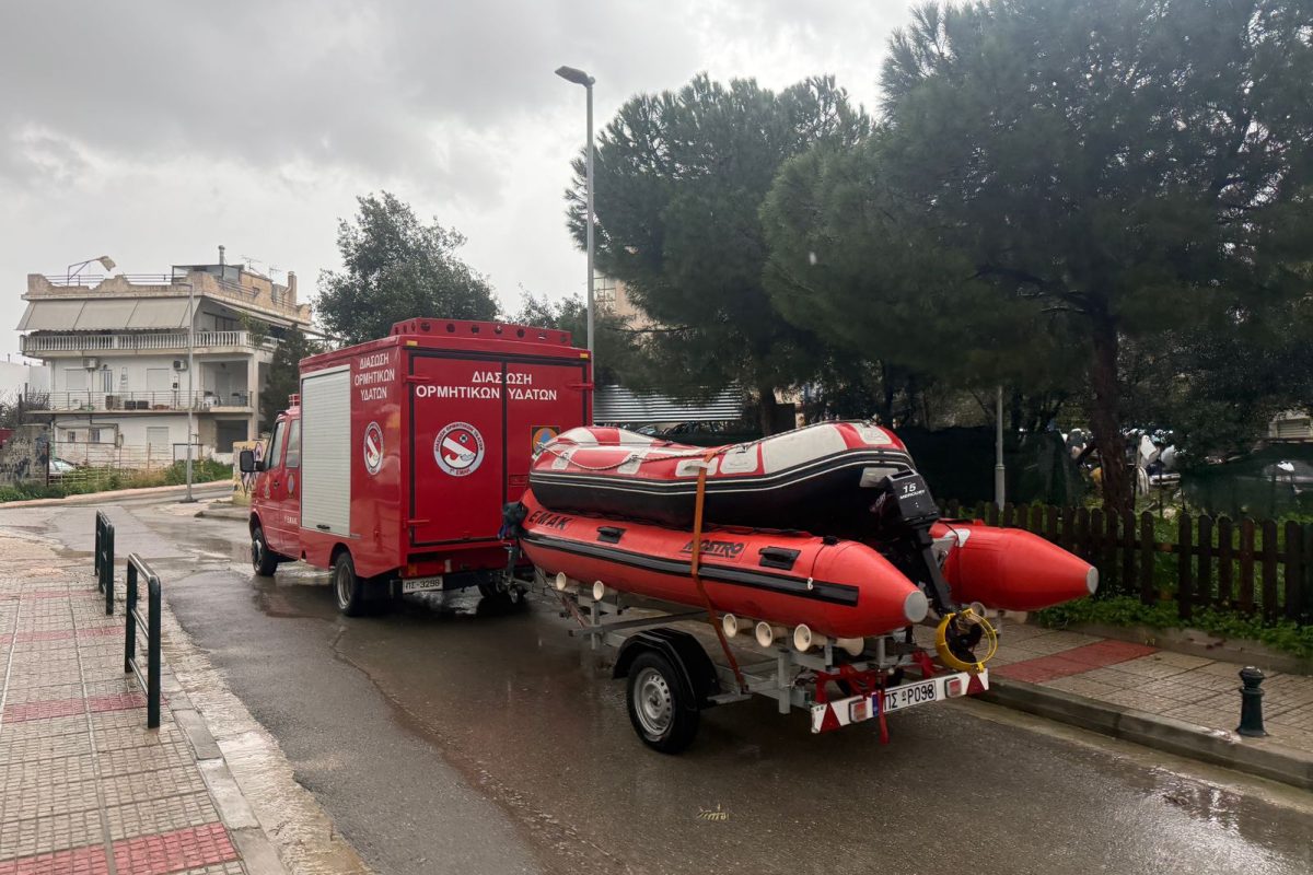 Άγιος Δημήτριος: Με φουσκωτά σε ετοιμότητα η πυροσβεστική