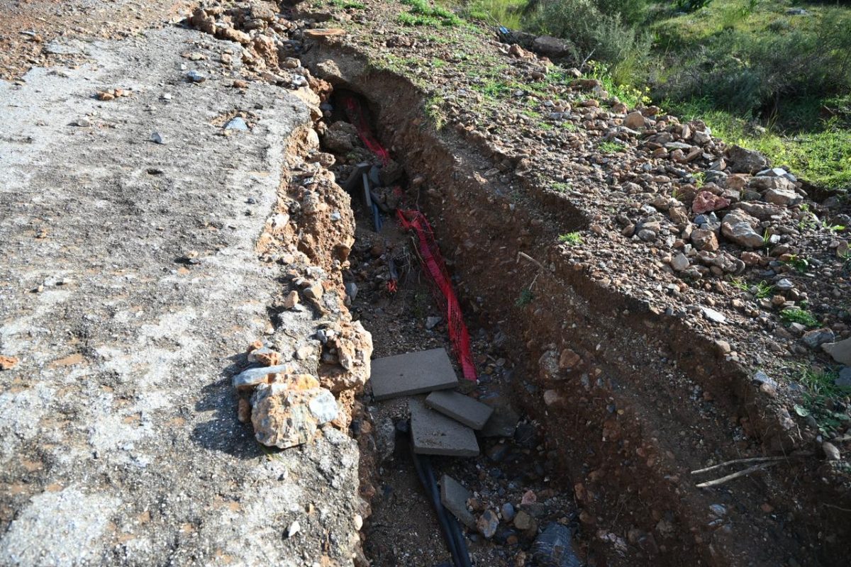 Άνω Γλυφάδα: Σφοδρές καταγγελίες του δήμαρχου για τα έργα υπογειοποίησης καλωδίων – Τι απαντά ο ΔΕΔΔΗΕ