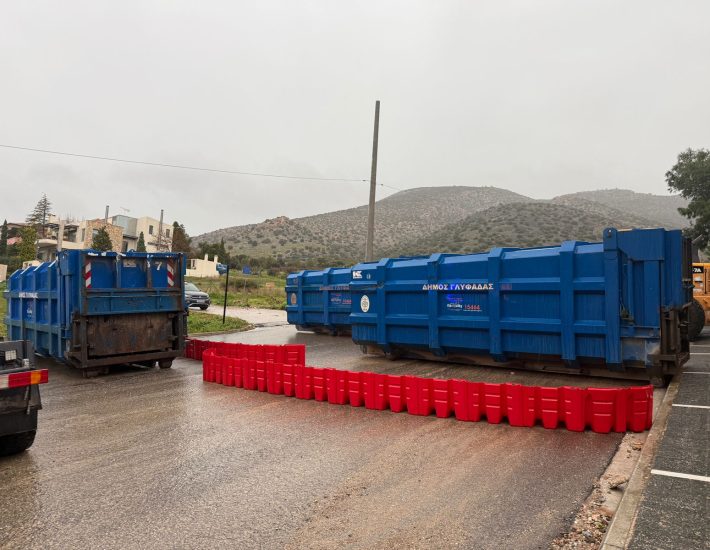 Άνω Γλυφάδα: Κοντέινερ για τον περιορισμό του νερού από τον Δήμο στην οδό Μετσόβου