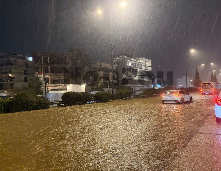 Γλυφάδα: Νεκρή πεζή από αυτοκίνητο που παρασύρθηκε από τα νερά
