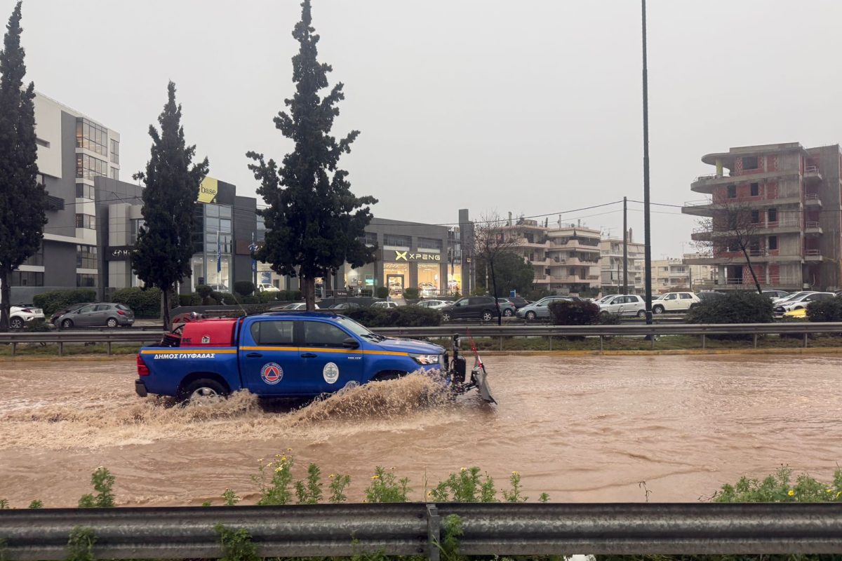 Πλημμύρισε πάλι η Λεωφόρος Βουλιαγμένης