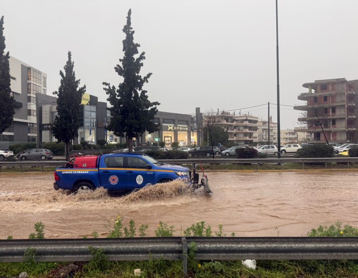 Πλημμύρισε πάλι η Λεωφόρος Βουλιαγμένης