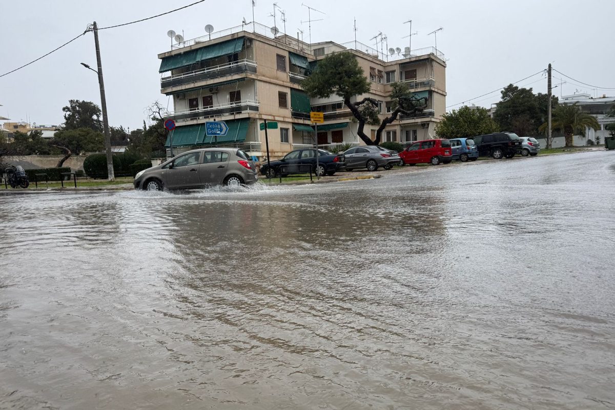 Κακοκαιρία: Χωρίς ιδιαίτερα προβλήματα η κίνηση σε Ποσειδώνος και Βουλιαγμένης