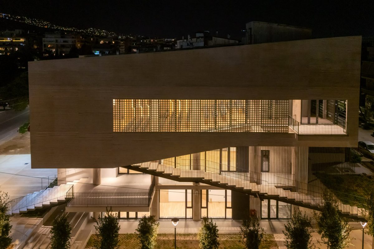 Γλυφάδα: Έτοιμο το νέο Κέντρο Πολιτισμού με το «αιωρούμενο» αμφιθέατρο