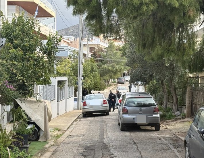 Γλυφάδα: «Παιδί μου, μην με σκοτώνεις άλλο, πέθανα» – Τα τελευταία λόγια του 80χρονου που τον μαχαίρωσε μέχρι θανάτου ο γιος του