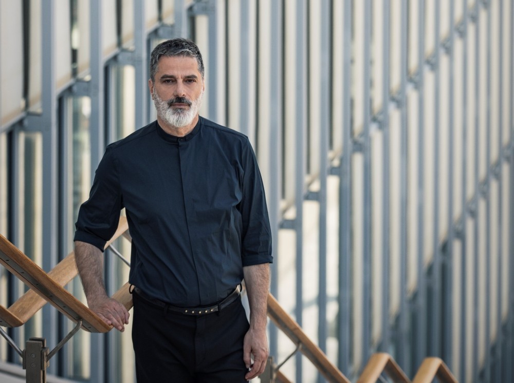 Γιώργος Κουμεντάκης: «Θέλουμε οι νέοι να μπαίνουν στη Λυρική χωρίς να αισθάνονται ότι πρέπει να γνωρίζουν όπερα»