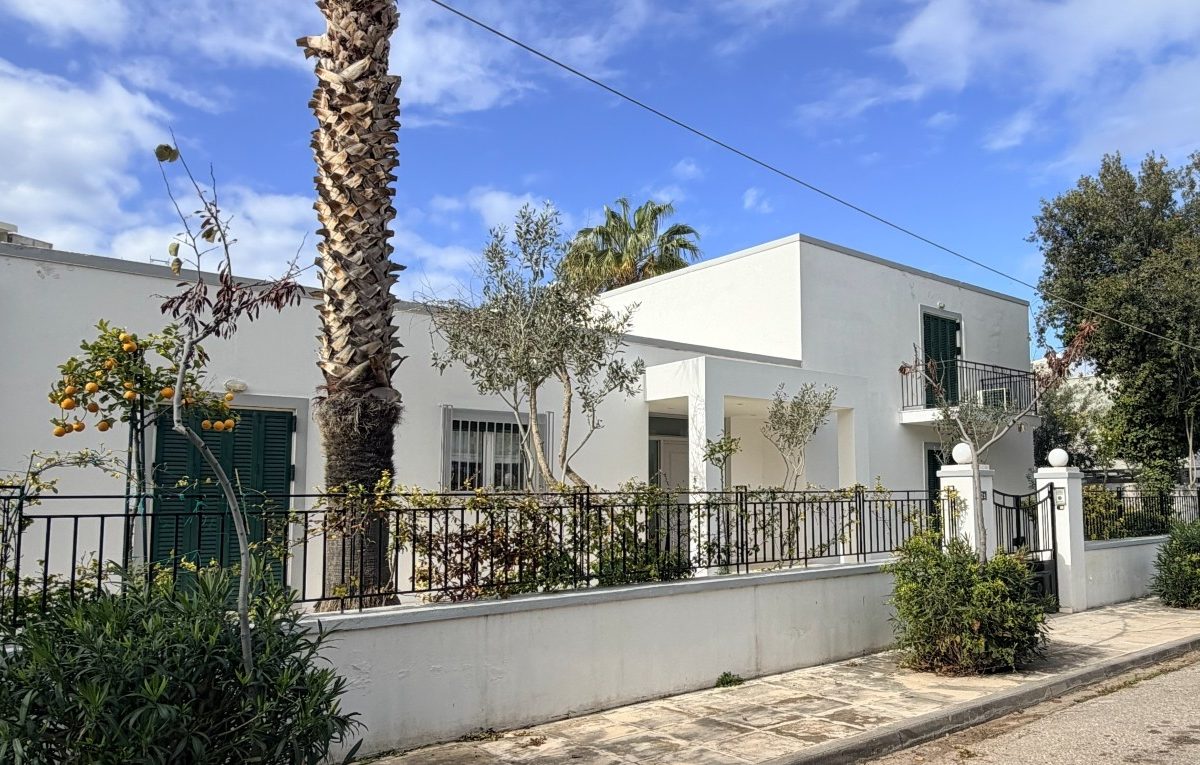 Οι κατοικίες του Μεσοπολέμου που διασώζονται στο Ελληνικό, παρά την έντονη οικοδομική δραστηριότητα