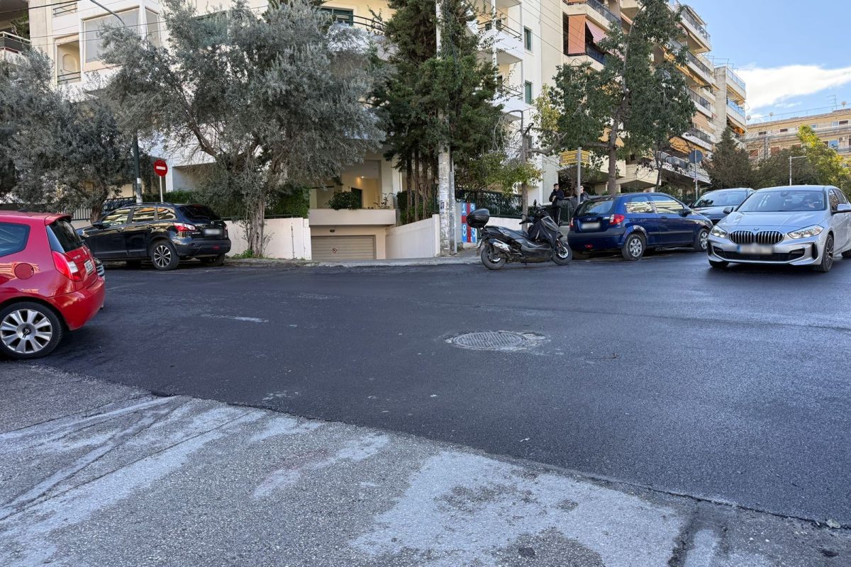 Νέα Σμύρνη: Άφησαν ειδοποίηση ότι θα σκάψουν δρόμο λίγο μετά από ασφαλτόστρωση