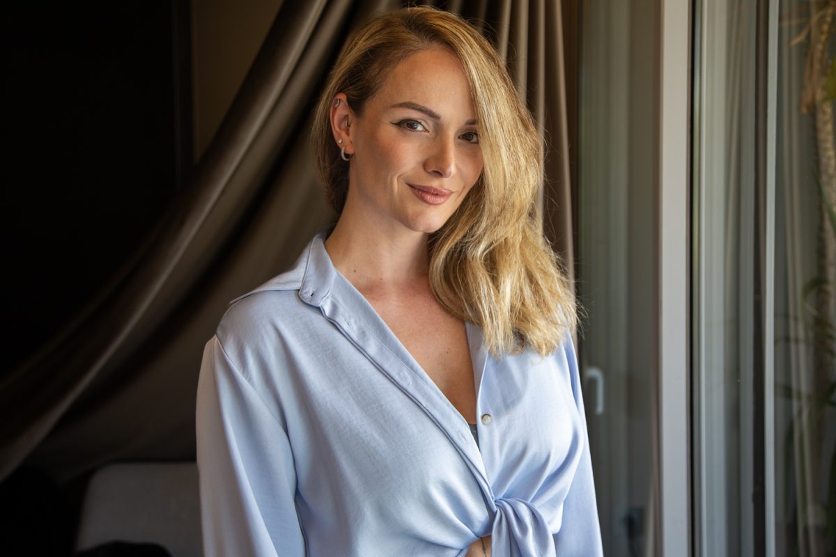 Λουκία Λαιμού: «Η μητρότητα με έμαθε πως η αγάπη είναι κάποιες φορές σα ψίθυρος»