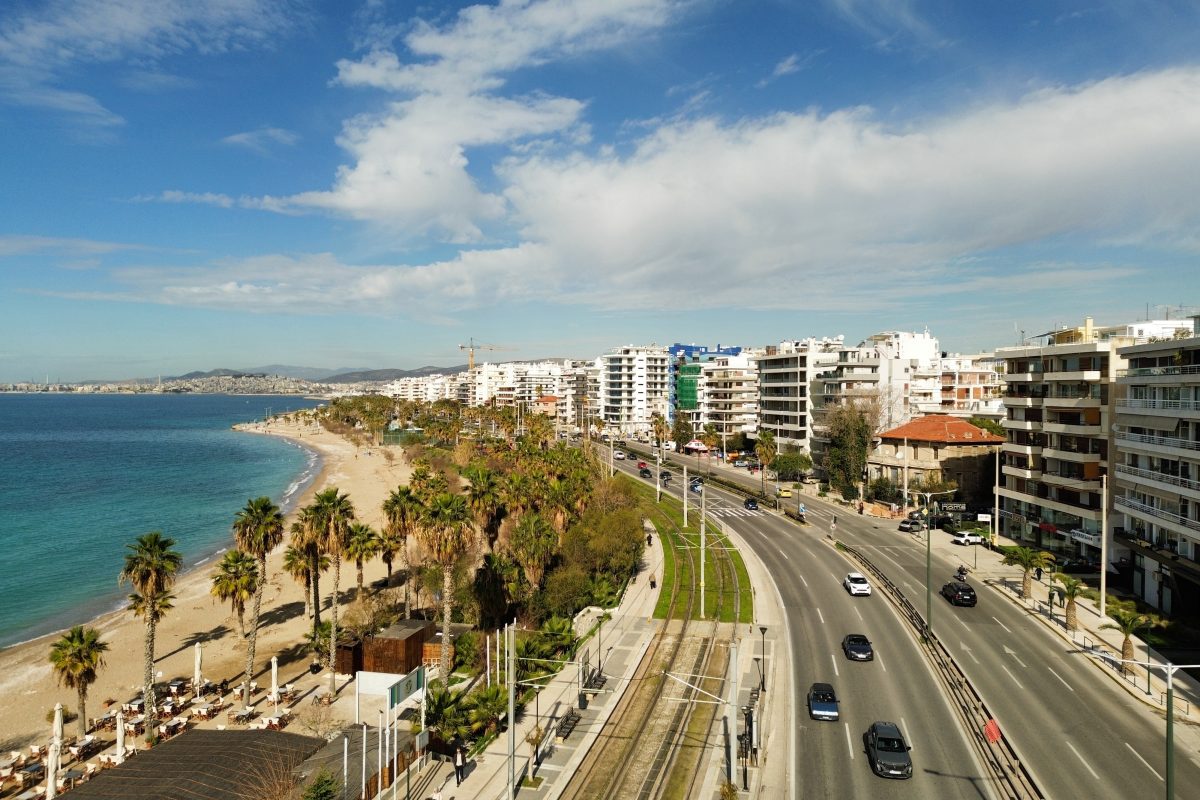 Καρέκλες για λίγους, λακκούβες για όλους και ψηφιακά περιστέρια στον Νότιο Τομέα