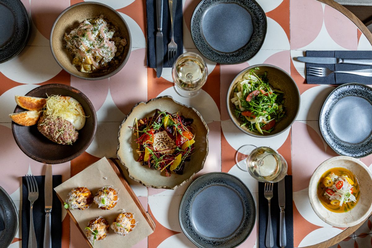 Υπάρχουν καλά μαγαζιά για φαγητό και ποτό στο Σύνταγμα; Ναι, και θα τα λατρέψεις