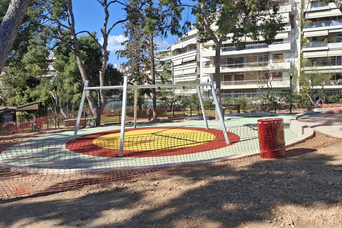 Νέα Σμύρνη: Προχωρούν οι εργασίες στις παιδικές χαρές του Άλσους