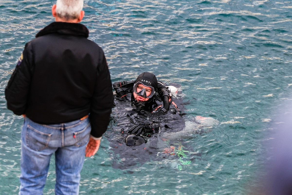Βουλιαγμένη: Συνεχίζονται οι έρευνες για τον εντοπισμό του δύτη