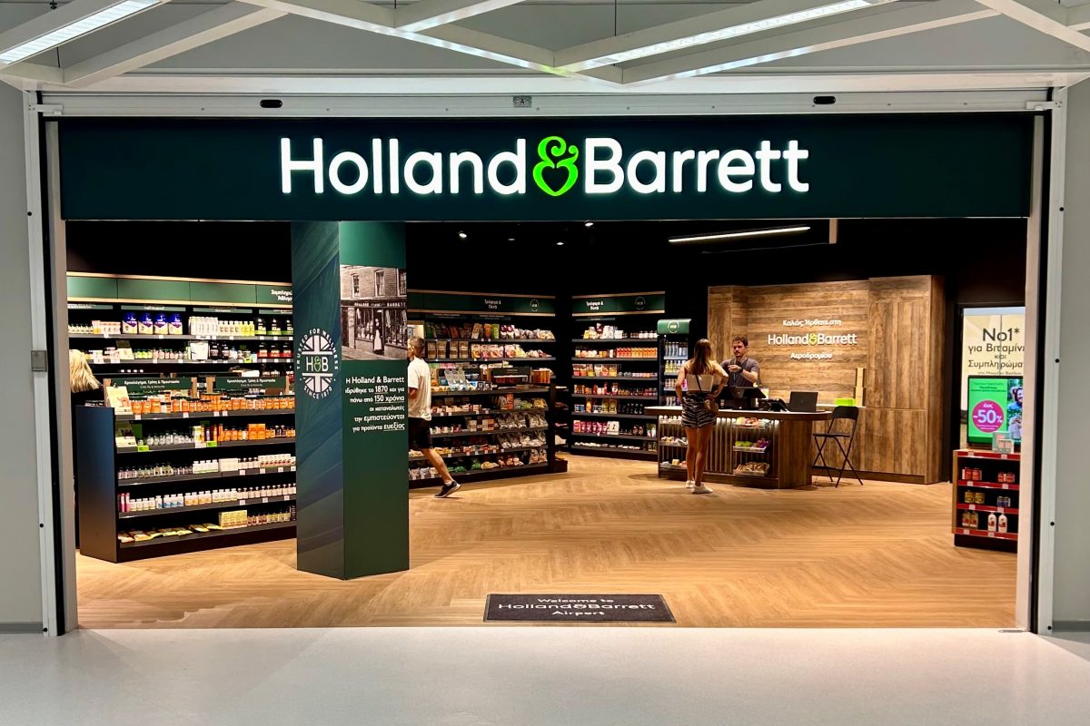 Ο Όμιλος Fourlis επιταχύνει την ανάπτυξη του brand Holland & Barrett στην Ελλάδα επενδύοντας στρατηγικά στον κλάδο του φαρμακείου