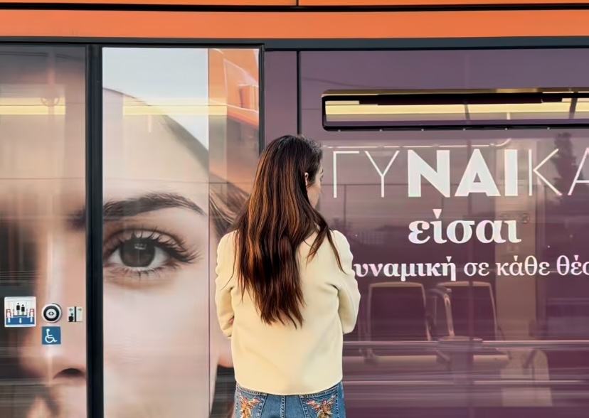 «ΓυΝΑΙκα είσαι ελεύθερη σε κάθε επιλογή»: Καμπάνια στα ΜΜΜ με αφορμή την 8η Μαρτίου