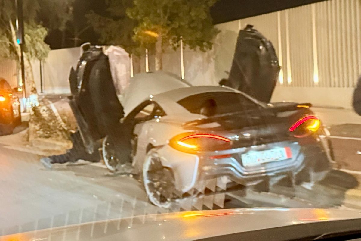 Γλυφάδα: Τροχαίο με McLaren 600LT στην Ποσειδώνος – Προσέκρουσε σε κολώνα