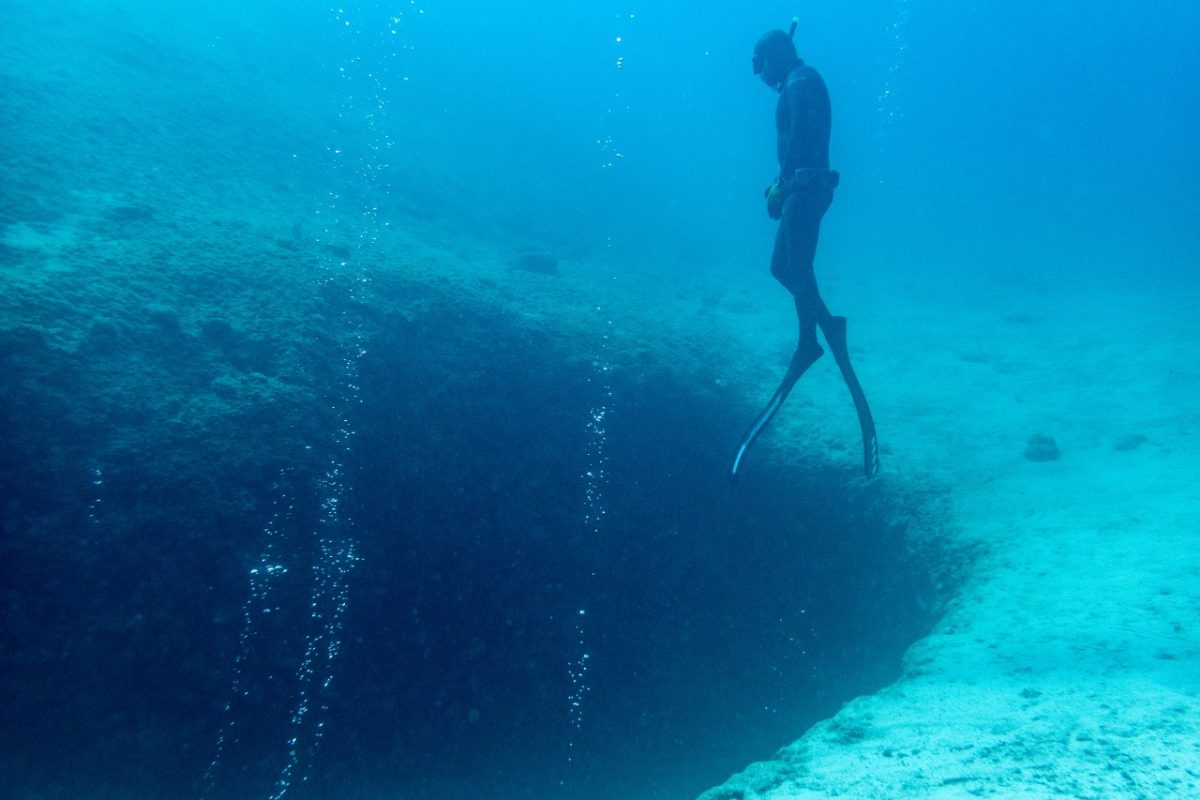 Βουλιαγμένη: Ποιο είναι το «Πηγάδι του Διαβόλου» όπου αγνοείται ο 34χρονος δύτης
