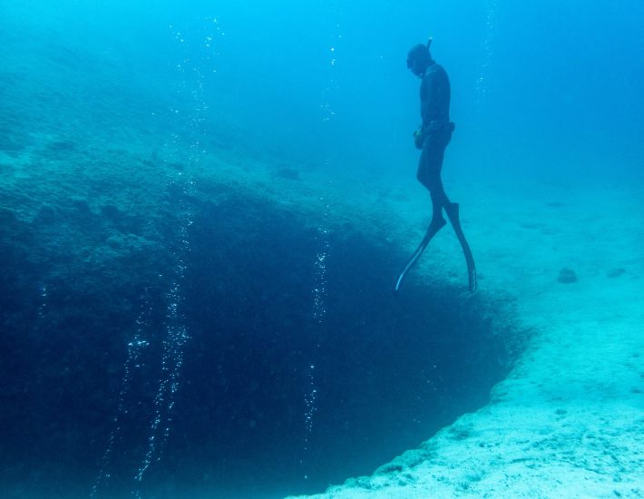 Βουλιαγμένη: Ποιο είναι το «Πηγάδι του Διαβόλου» όπου αγνοείται ο 34χρονος δύτης