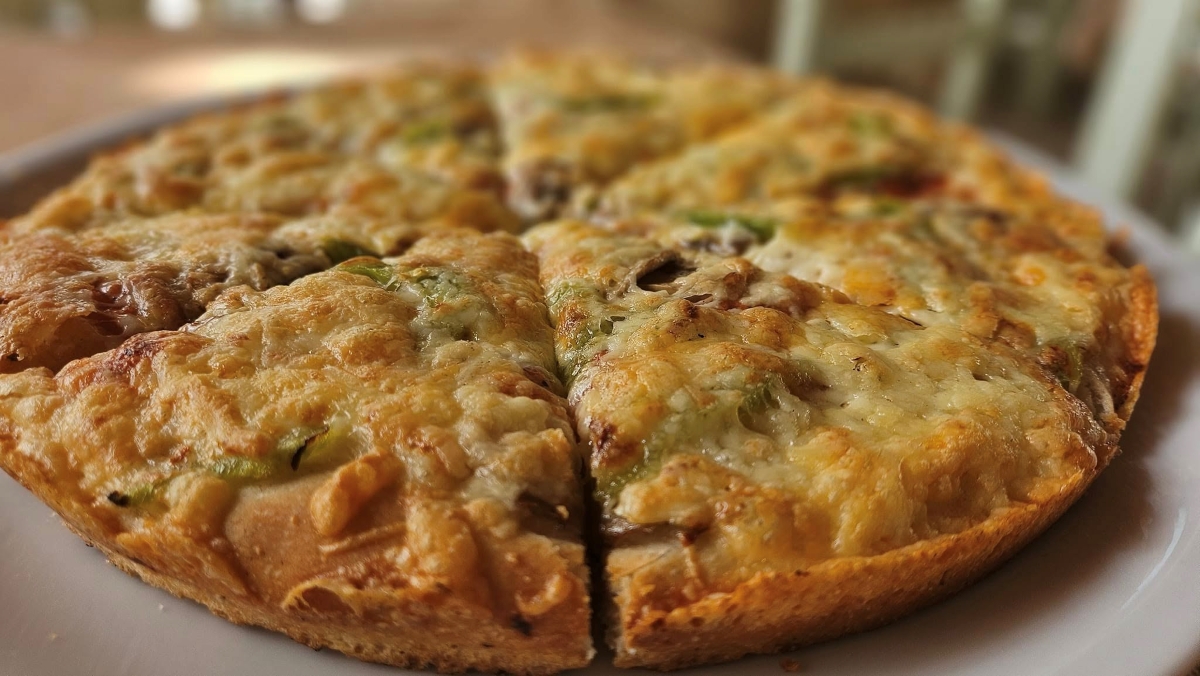 Pizza Μανιτάρι: Η πιο old school πιτσαρία της Γλυφάδας μεταφέρθηκε μετά από 44 χρόνια στο Ελληνικό