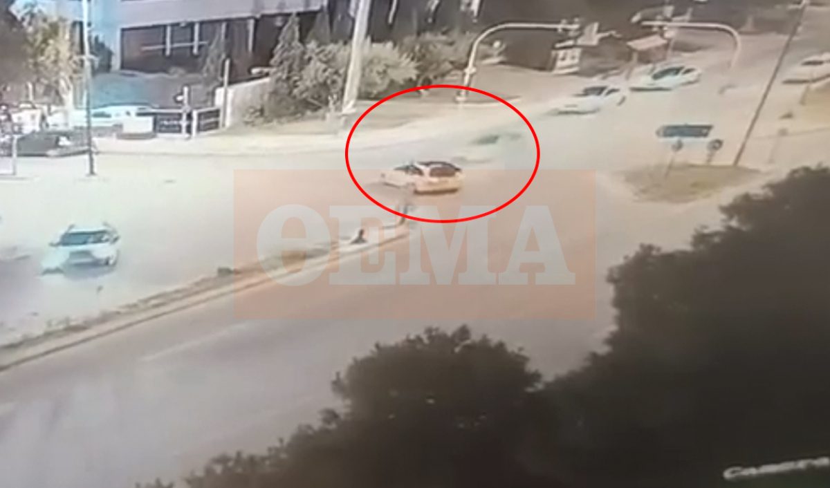 Βούλα: Σοκαριστικό βίντεο από το θανατηφόρο τροχαίο – ΙΧ πέφτει με ιλιγγιώδη ταχύτητα πάνω στο ταξί της 58χρονης