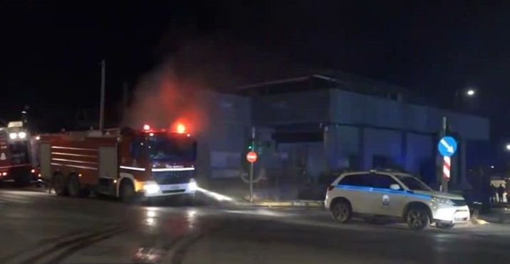 Βάρης – Κορωπίου: Φωτιά σε επιχείρηση με ηλεκτρικά σκούτερ