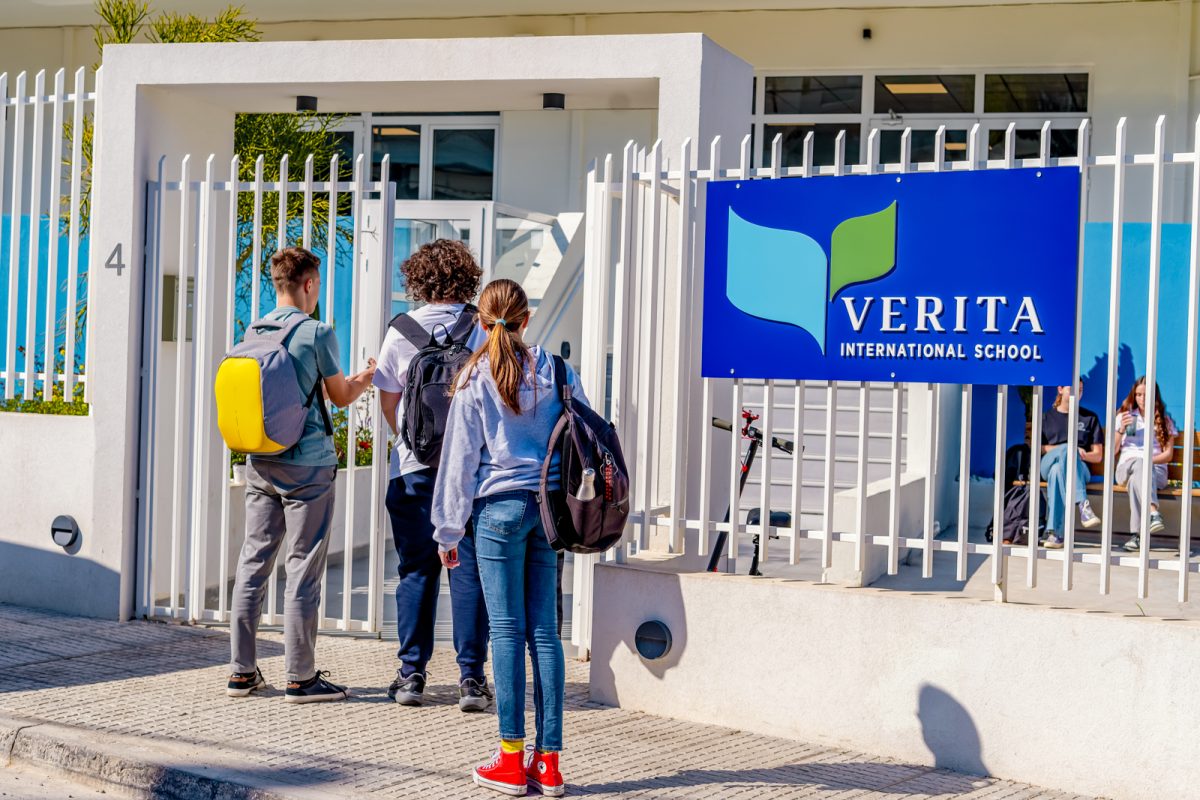 Verita International School: Ένα σύγχρονο αγγλόφωνο σχολείο στα Νότια Προάστια