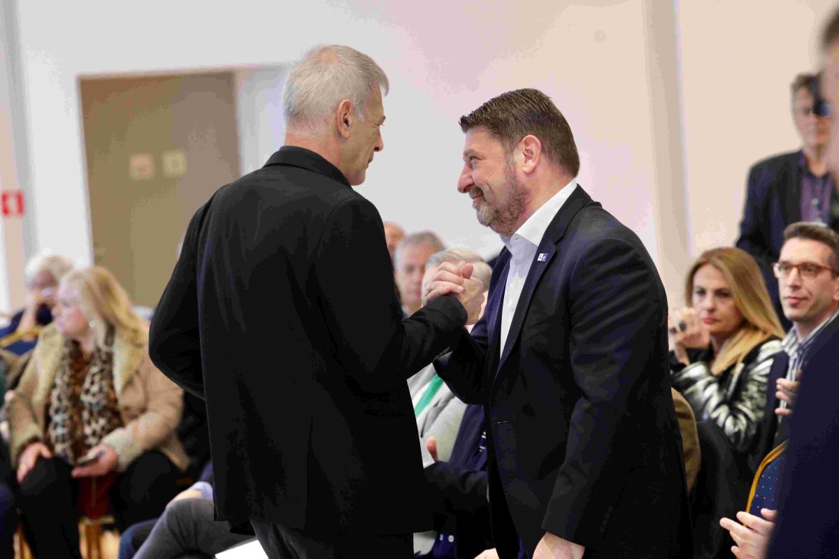 Με μεγάλη επιτυχία πραγματοποιήθηκε το 1ο Συνέδριο Εθελοντισμού  που διοργάνωσαν η Περιφέρεια Αττικής και ο Δήμος Πειραιά