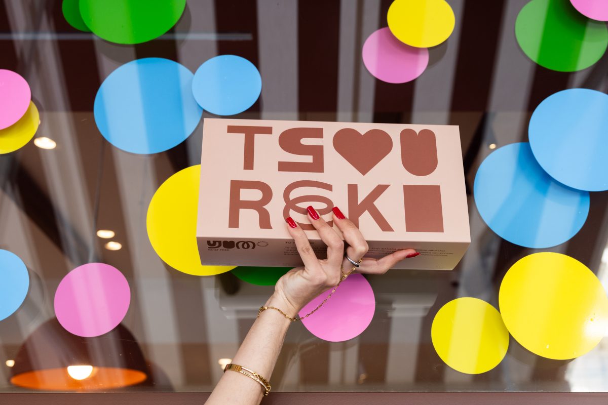 Το πιο νόστιμο vegan τσουρέκι στην πιο όμορφη συσκευασία δώρου το βρήκαμε στο Yum Guilt Free