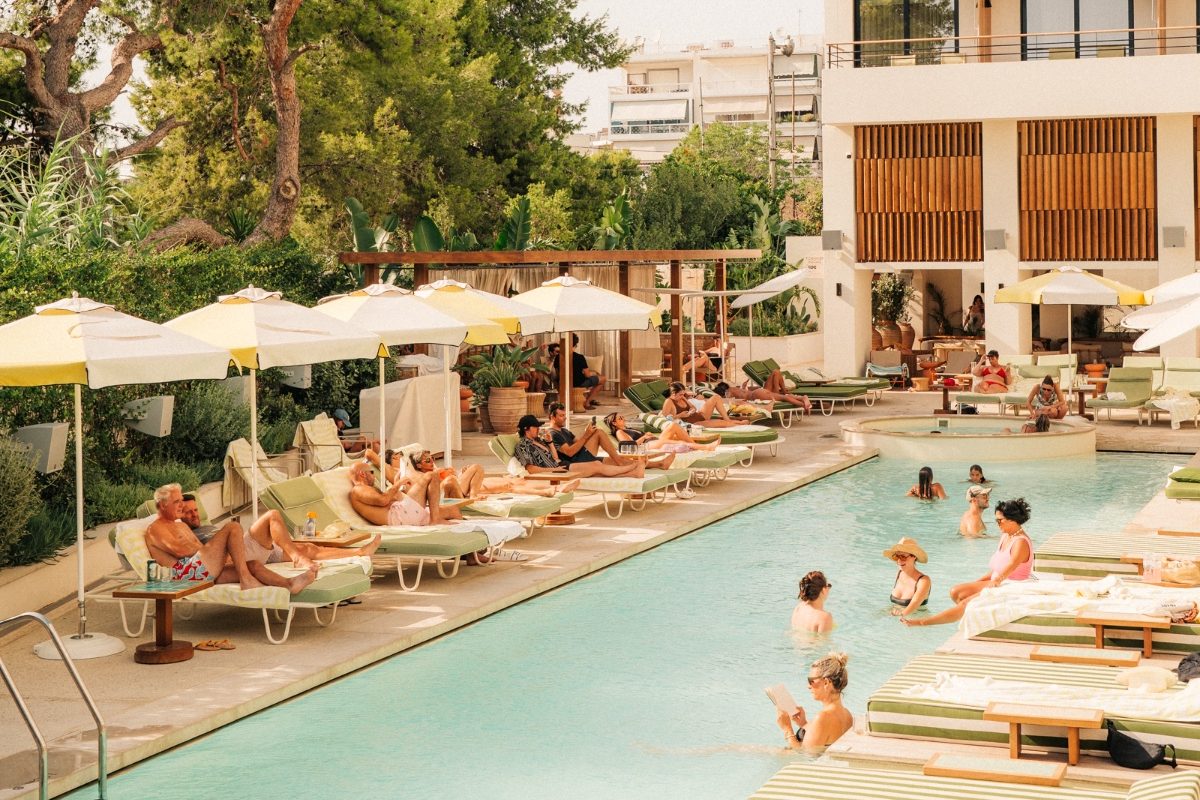 Pool days are back: Το Ace Hotel & Swim Club Athens επαναφέρει το καλοκαίρι στη Γλυφάδα