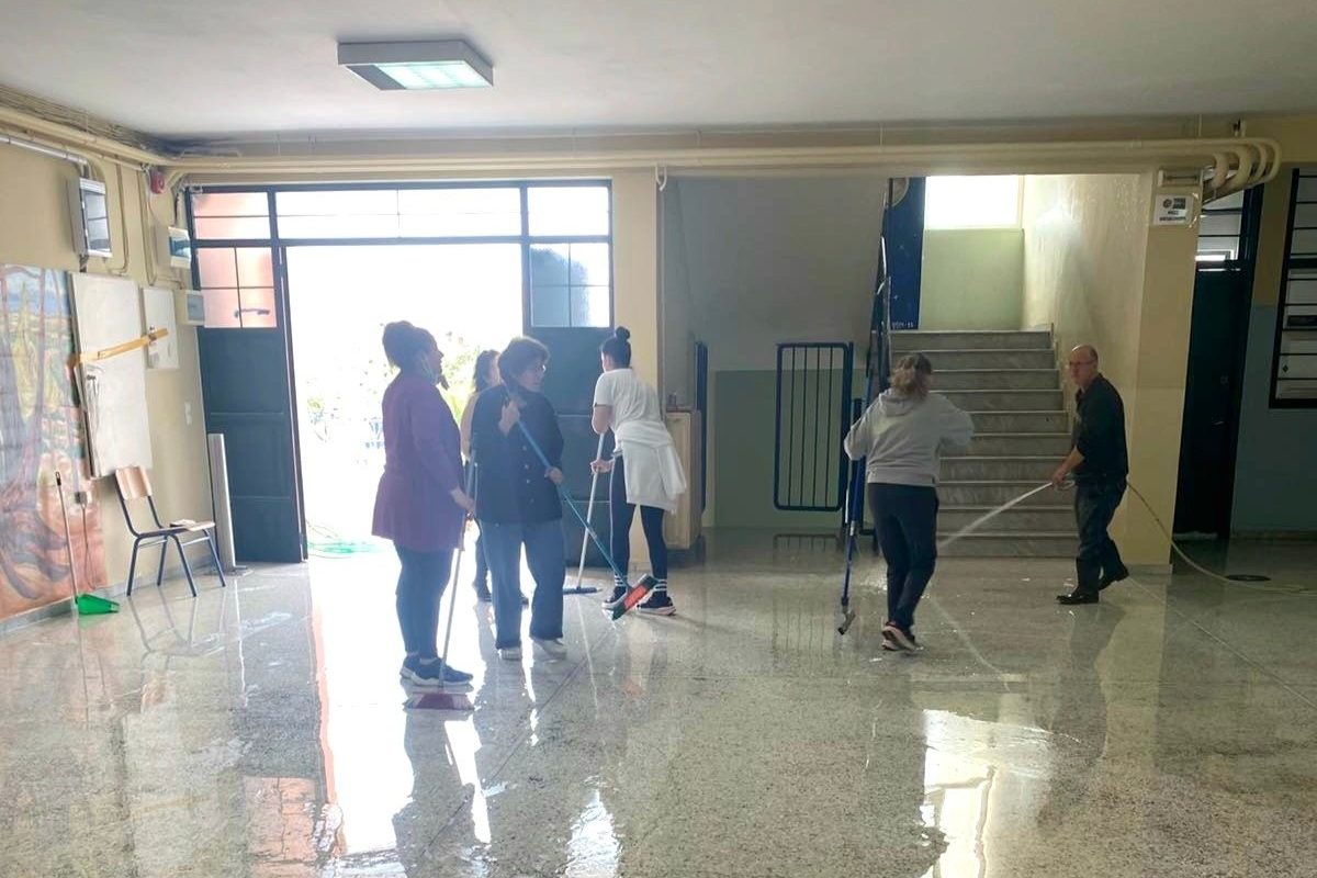 Γλυφάδα: Ξεκίνησαν οι εργασίες αποκατάστασης μετά τον βανδαλισμό του 5ου Γυμνασίου–Λυκείου