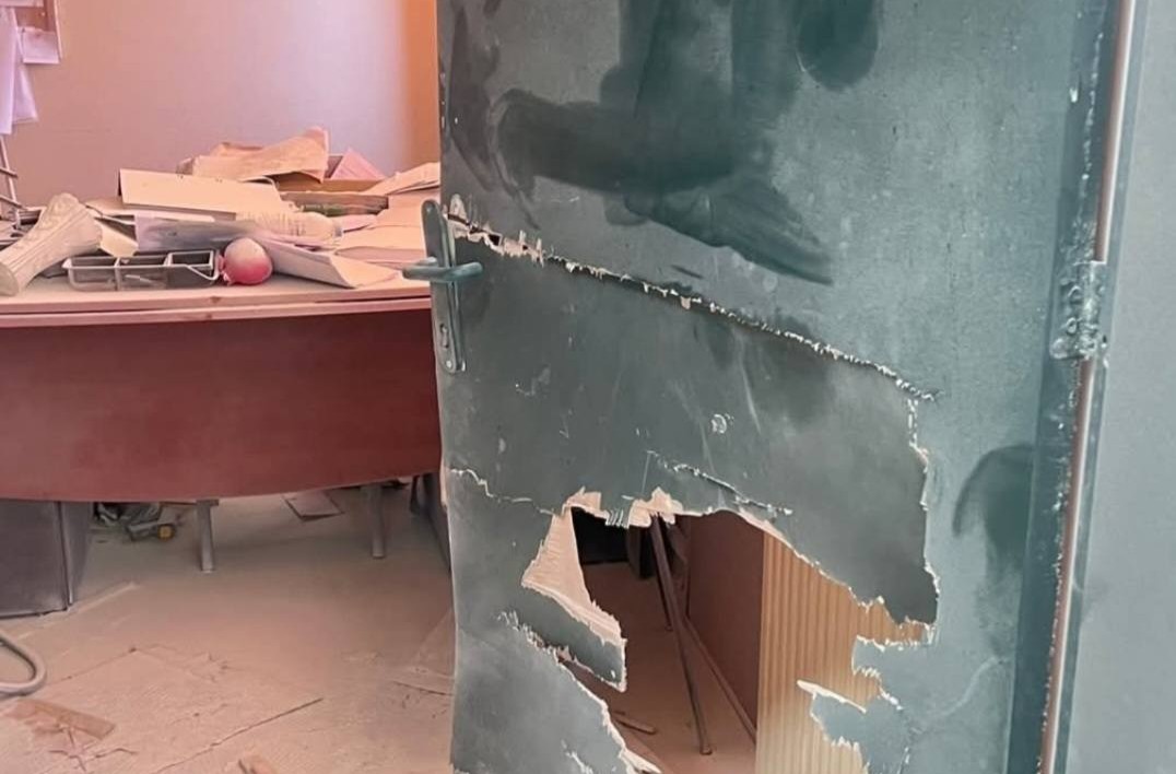 Γλυφάδα: Στο αυτόφωρο μητέρα ανήλικου που συμμετείχε στον βανδαλισμό του σχολείου