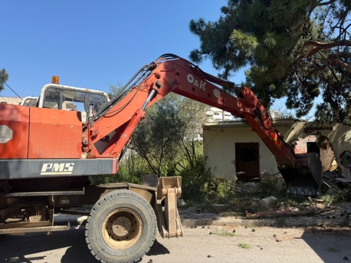 Παλαιό Φάληρο: Κατεδαφίστηκαν δύο αυθαίρετα κτίσματα στο Ρέμα της Πικροδάφνης