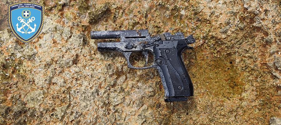 Βάρκιζα: Εντοπίστηκε όπλο στην ελεύθερη παραλία