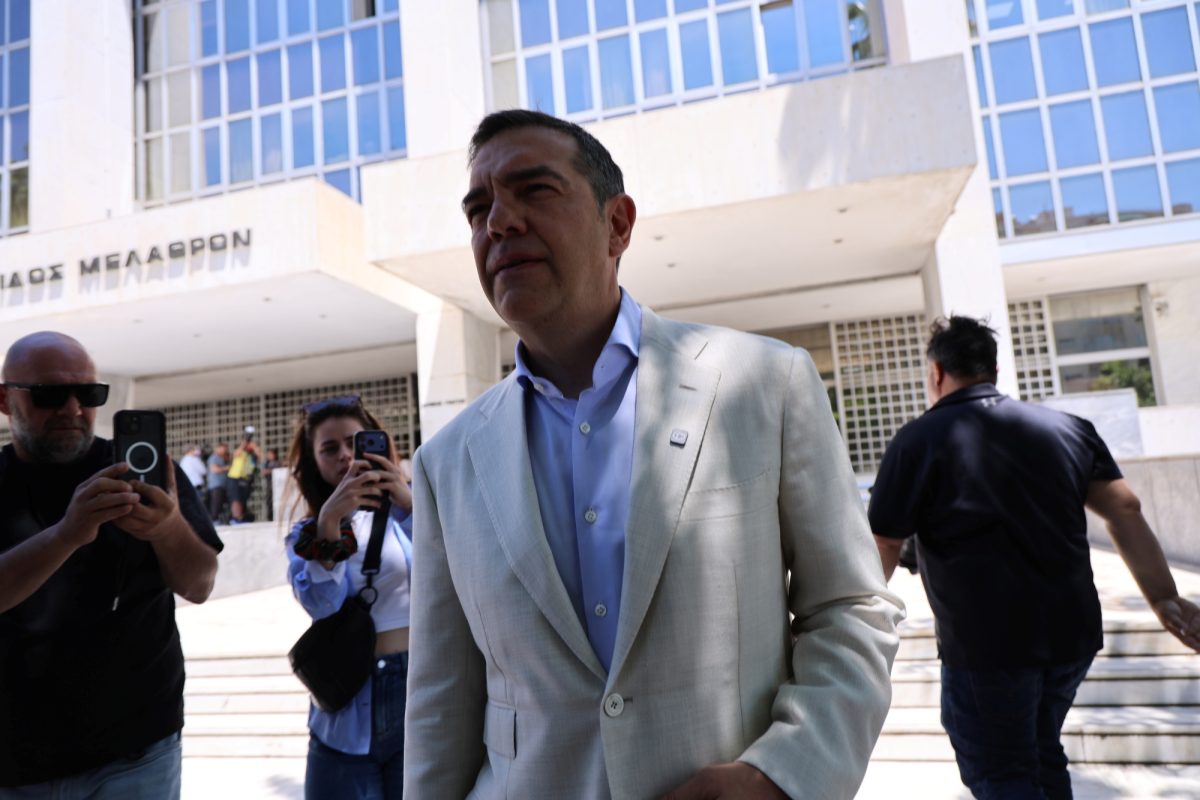 Ο Τσίπρας φέρνει πολιτική αναμπουμπούλα στα κομματικά γραφεία της Παραλιακής