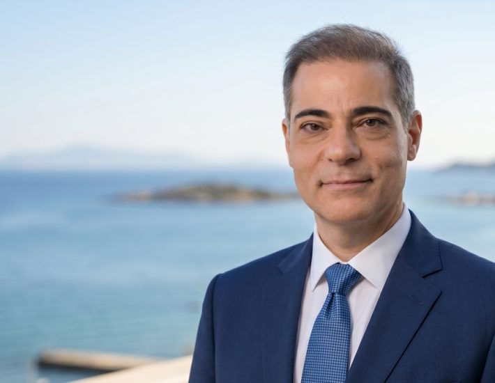 Ανδρέας Κονδύλης για συγχωνεύσεις τμημάτων: «Πάμε από τάξεις 16 μαθητών, σε τάξεις με 27»