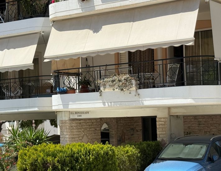 Ηλιούπολη: Σε εξαιρετικά κρίσιμη κατάσταση παραμένει η 17χρονη που έπεσε από την ταράτσα
