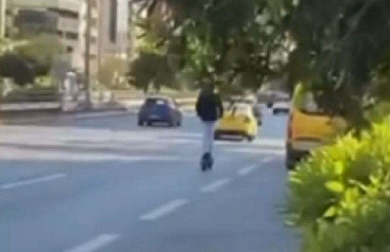 Λεωφόρος Συγγρού: 23χρονος έτρεχε με 72 χλμ. με πατίνι και συνελήφθη
